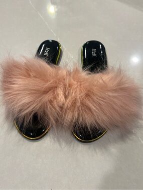 H2K Pink Faux Fur Slide Sandals - Plush Women's Comfort